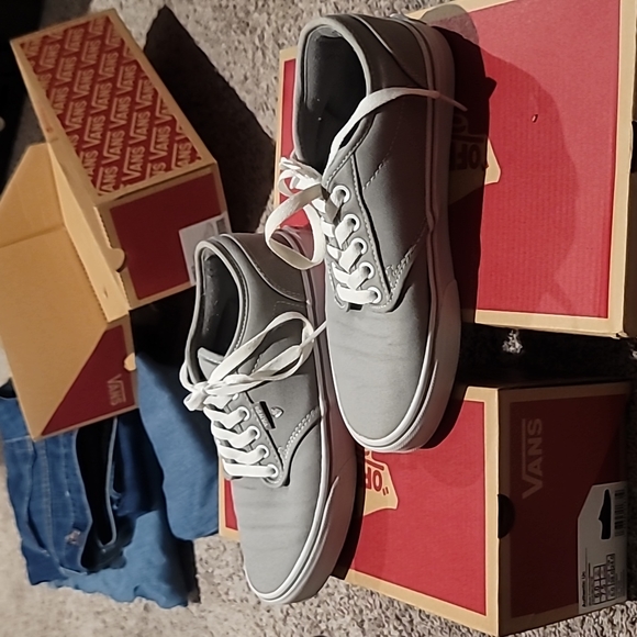 Van's - Picture 4 of 6